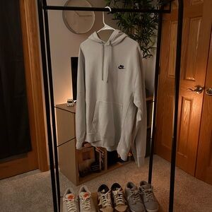 Nike Men's Large white sweatshirt